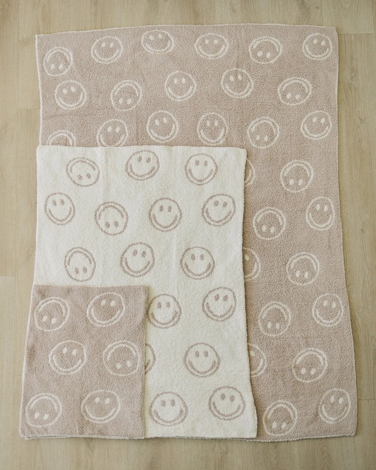 Mebie Baby Plush Blanket - Taupe Smiley